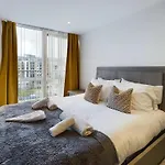 Luxurious 3 Bedroom Apartment In Belfast