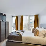 Luxurious 3 Bedroom Apartment In Belfast
